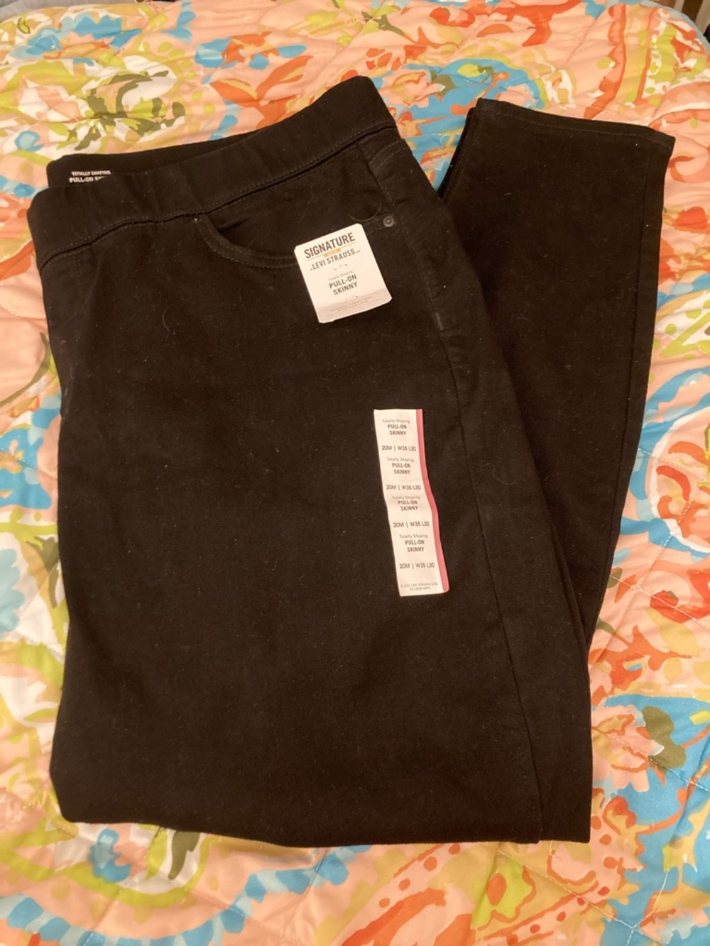 NWT Levi's Black Signature Pull-On Skinny Jeans